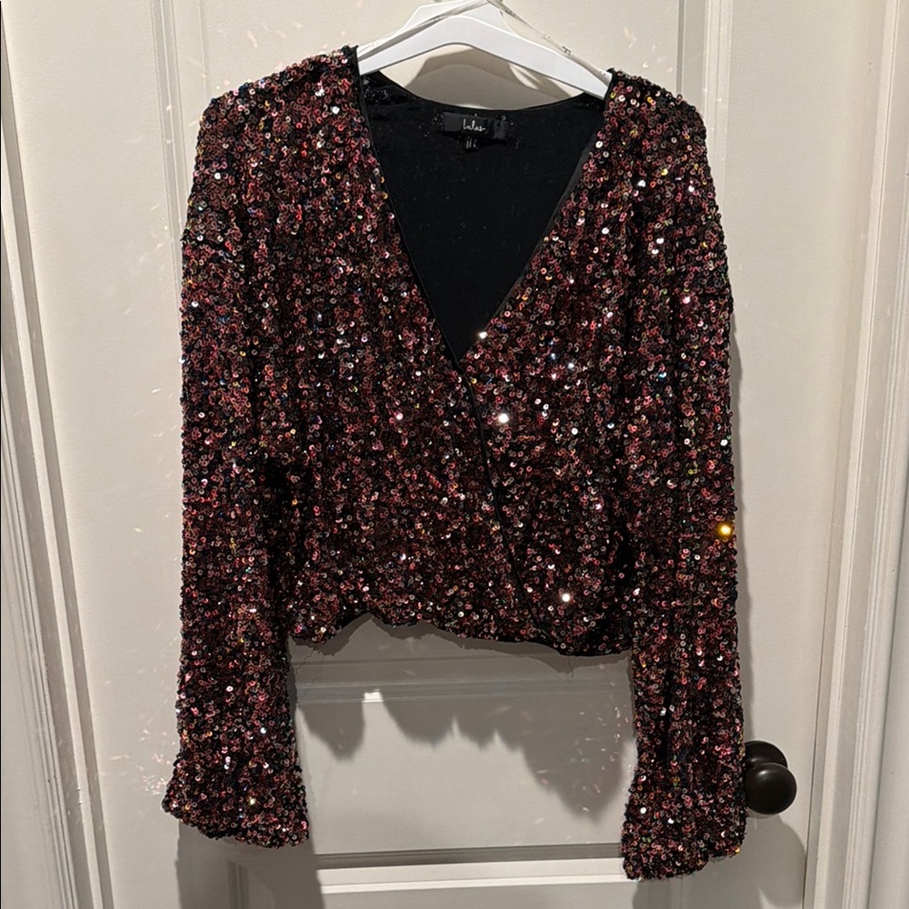 NWOT Lulu’s Keep Dazzling Sequin Long Sleeve Crop